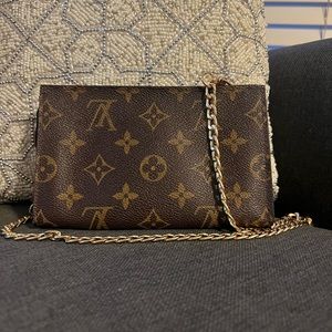 Louis Vuitton Bucket PM pouch